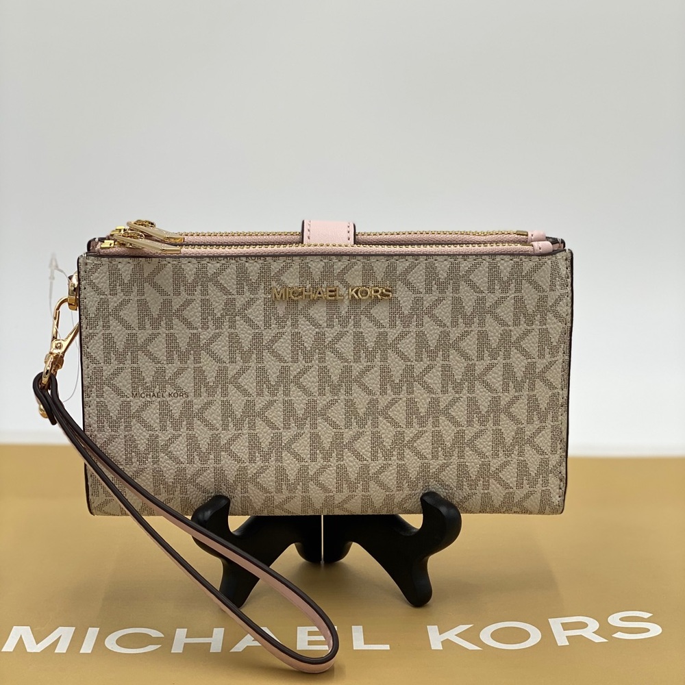 MICHAEL KORS DOUBLE ZIP WRISTLET POWDER BLUSH - Picture 2 of 16